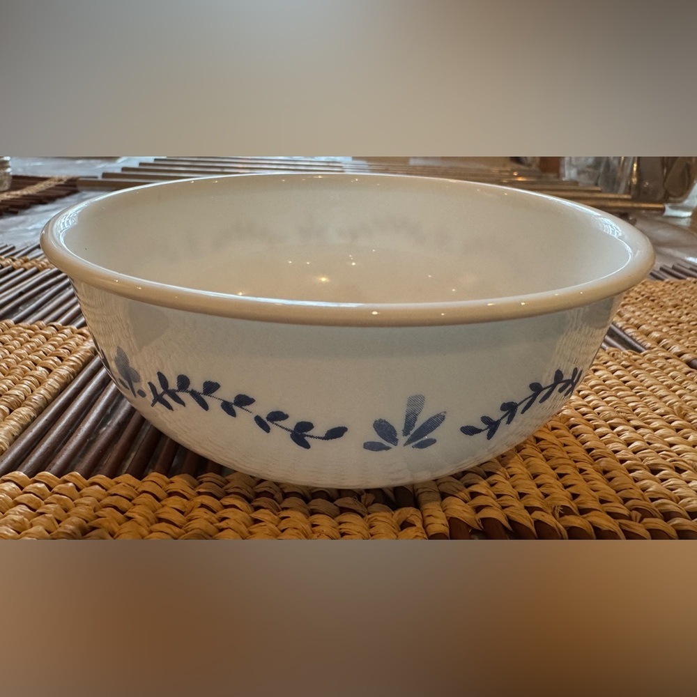 NWT CORELLE White and Blue Floral Design soup/cereal Bowl.